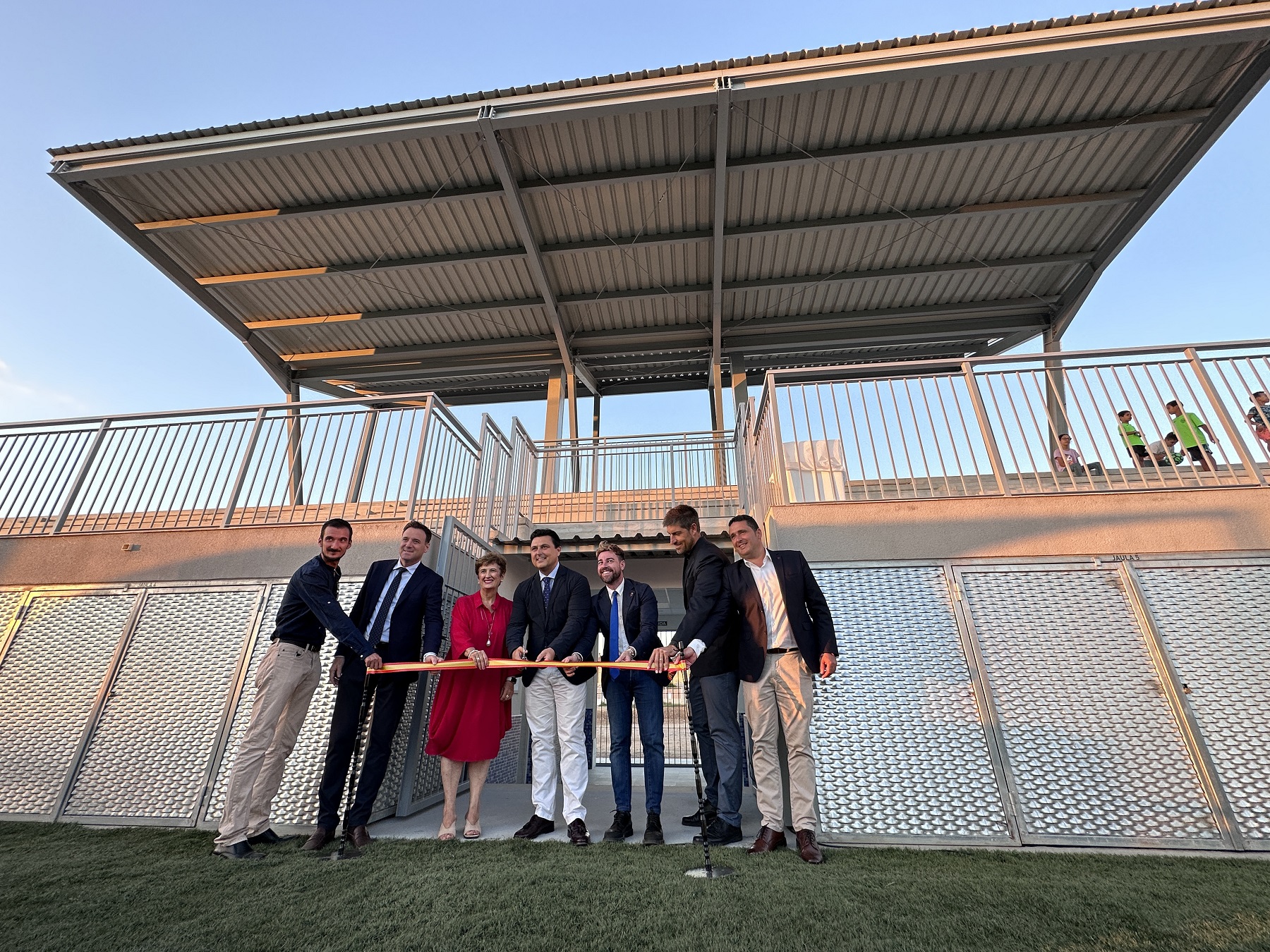 El campo de fútbol de Santiago de la Ribera amplía sus instalaciones con una grada para 400 personas, vestuarios y otros servicios